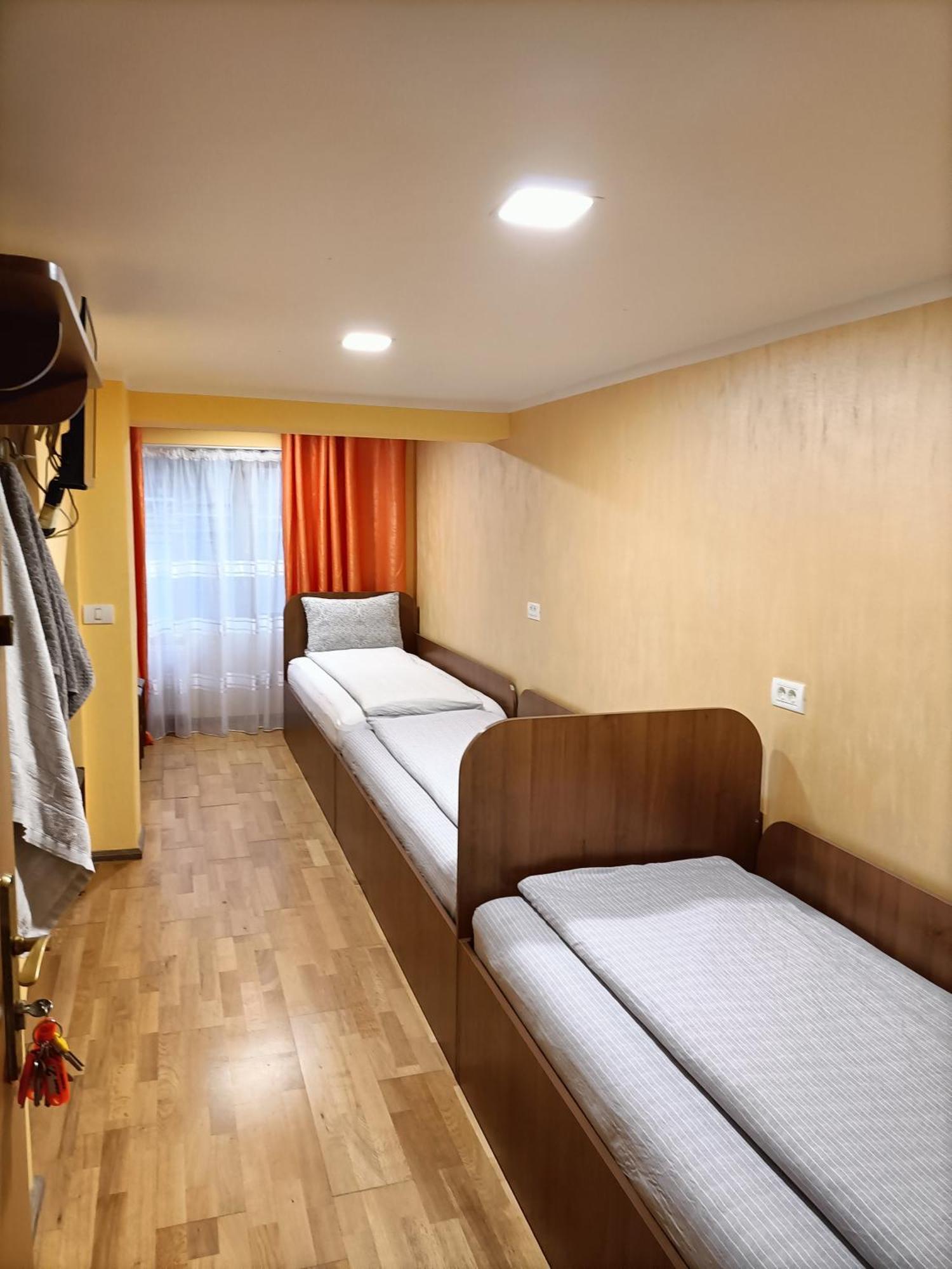 Casa Heidi Hotell Timişoara Exteriör bild